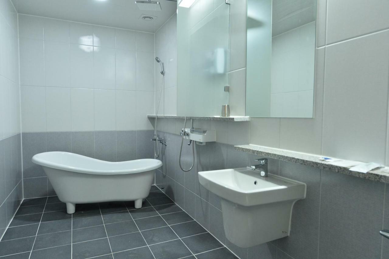 Gwangju Tourist Hotel Gwangju Metropolitan City ภายนอก รูปภาพ